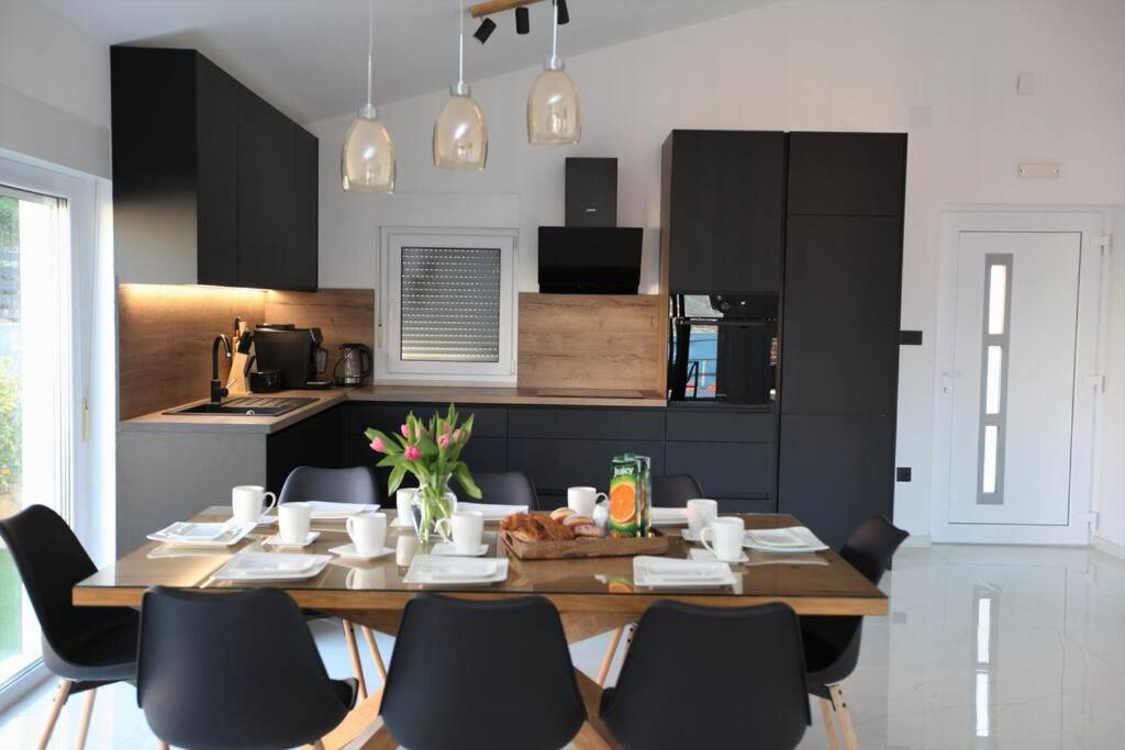 Luxury Villa Lana Apt, Seaview Terrace, Large Outdoor Space, Bbq Trogir Exterior photo