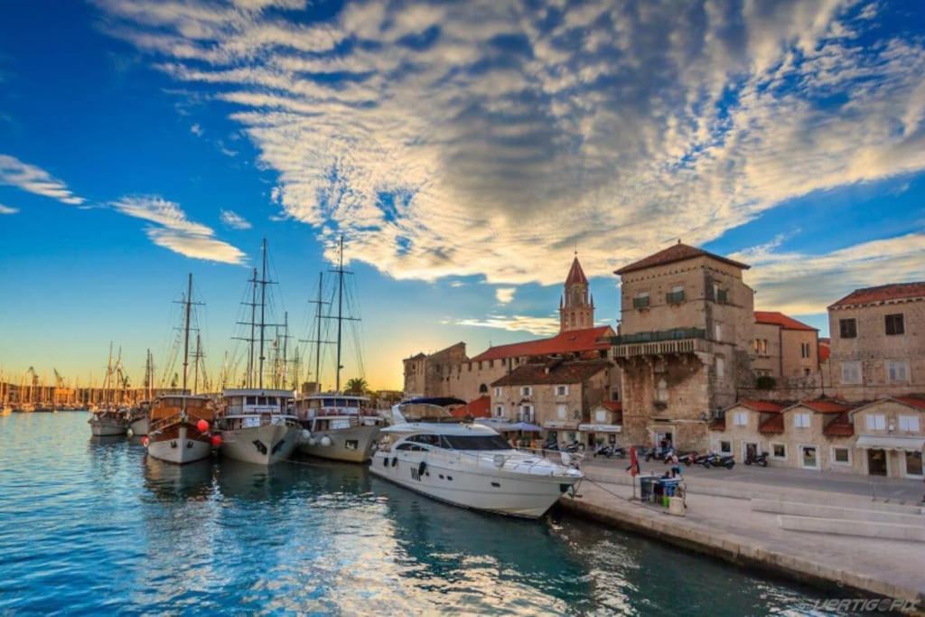 Luxury Villa Lana Apt, Seaview Terrace, Large Outdoor Space, Bbq Trogir Exterior photo