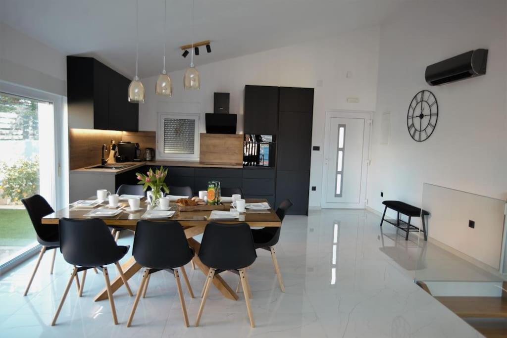 Luxury Villa Lana Apt, Seaview Terrace, Large Outdoor Space, Bbq Trogir Exterior photo